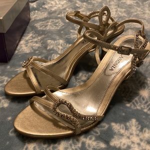 Lasonia Short Heels - Size 8